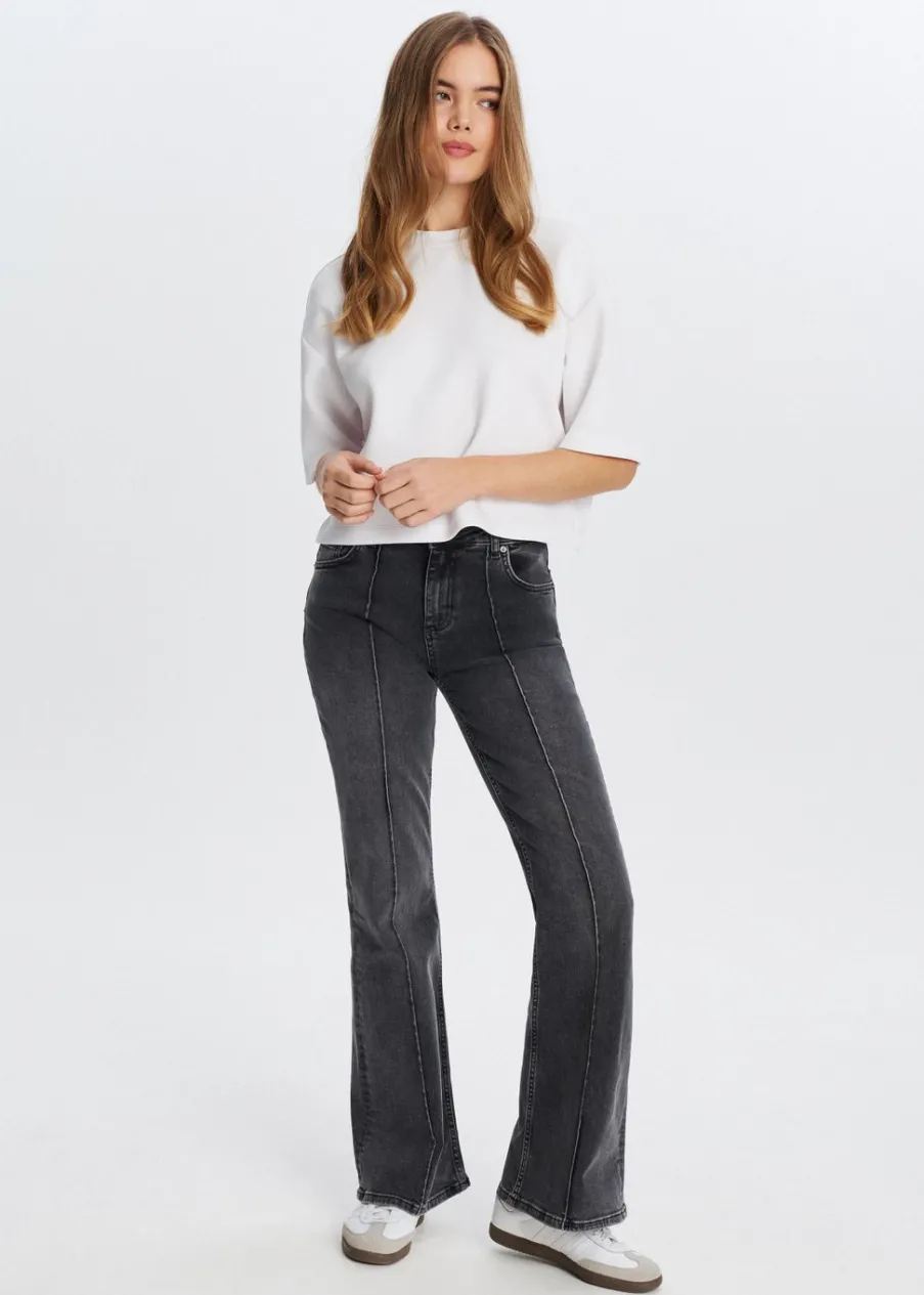 The Sting Flared jeans met pintuck<DAMES Jeans