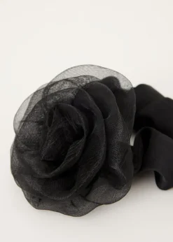 The Sting Scrunchie met organza bloem<DAMES Haaraccessoires