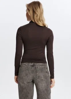 The Sting Top met hoge hals<DAMES Tops