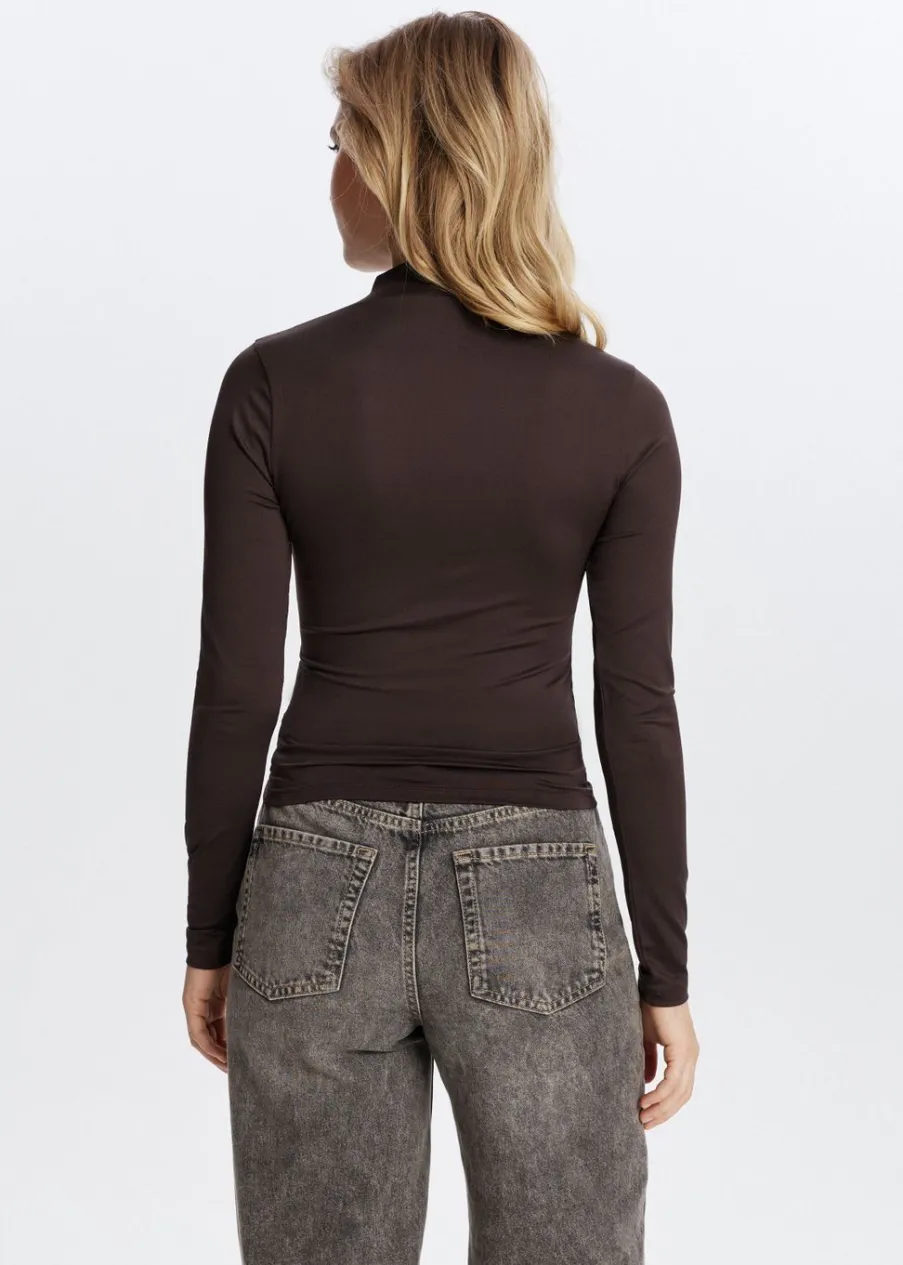 The Sting Top met hoge hals<DAMES Tops